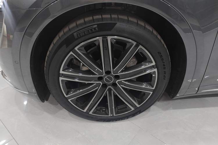 Used Hima Luxeed R7 2024 All-Electric 667 km Max