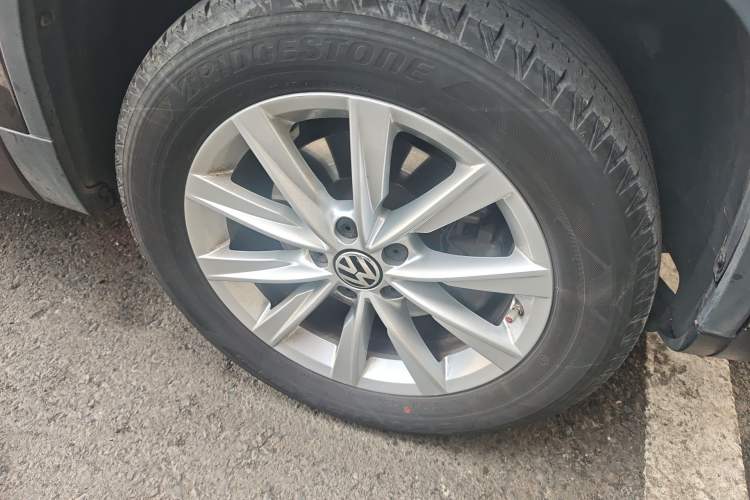 Used Volkswagen Tiguan 2012 2.0 TSI Comfort Edition Right Front Wheel Hub