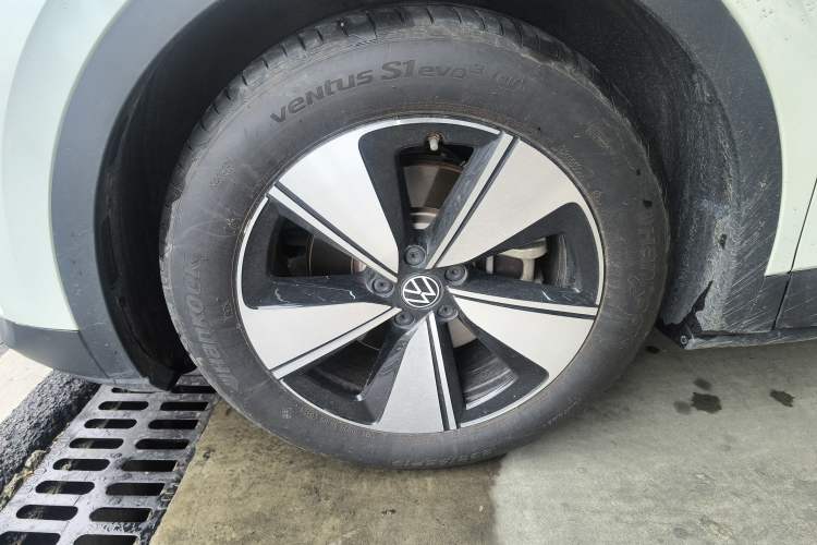 Used Volkswagen ID.4 X 2025 Smart Edition Outstanding Model Left Front Wheel Hub