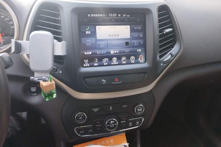 Used Jeep Cherokee 2016 2.0L Superior Edition Audio And AC Panel