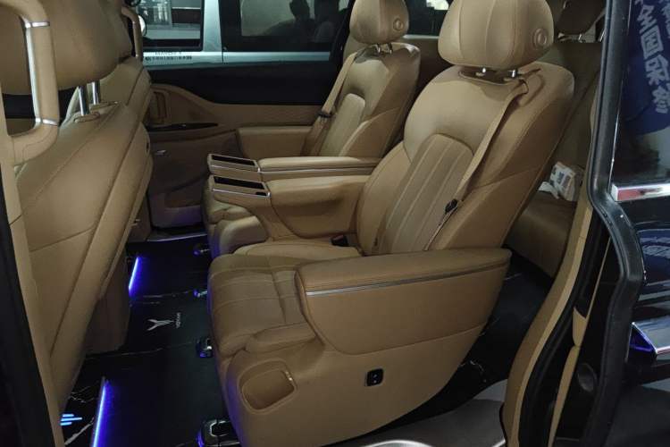 Used VOYAH Dream 2025 PHEV Four-Wheel Drive Excellence Kunpeng Edition
