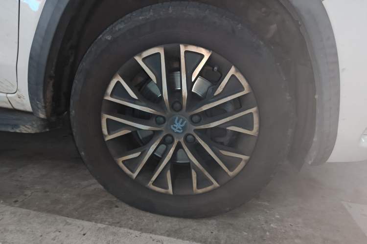 Used BYD Song New Energy 2017 Song DM 1.5TID All-Wheel Drive Prestige Model Right Front Wheel Hub