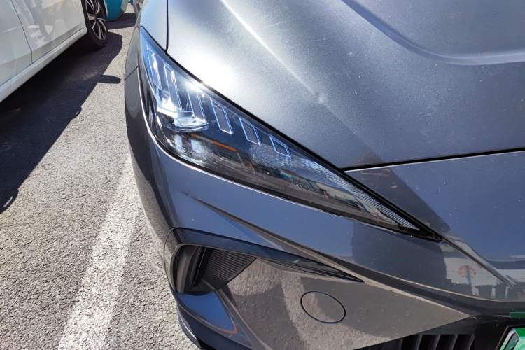 Used MG 4 EV 2022 425 km Luxury Edition Right Front Headlight