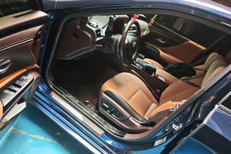 Used Lexus ES 2020 300h Premier Edition Driver Seat