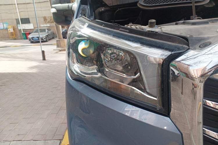 Used SAIC MAXUS V90 RV 2023 2.0T Traveler RVLIFE Fun Edition Right Front Headlight