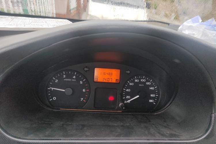 Used Wuling Rongguang 2014 1.2L S Standard Model Odometer Close Up