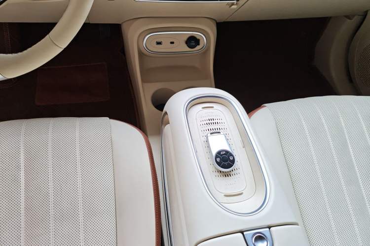 Used ORA Good Cat 2023 401 km Standard Range Premium Version Lithium Iron Phosphate Gear Lever