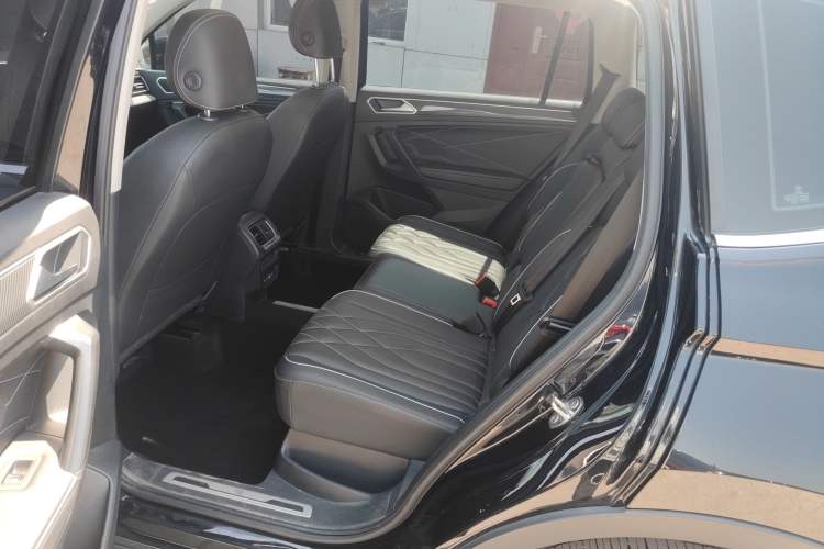 Used Volkswagen Tiguan L 2024 330TSI Automatic Two-Wheel Drive R-Line Enhanced Edition Left Rear Seat