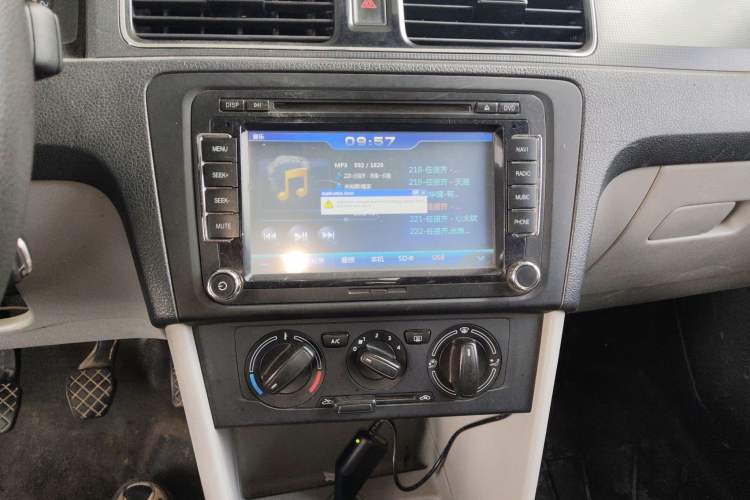 Used Skoda Rapid 2013 1.6L Manual Smart Selection Model
