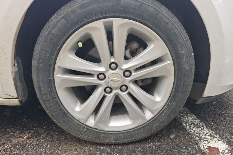 Used Chevrolet Cruze 2016 1.5L Automatic Luxury Edition Right Front Wheel Hub