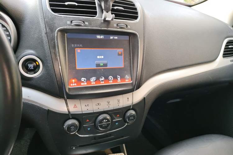 Used Dodge Journey 2013 2.4L Two-Wheel Drive Luxury Version