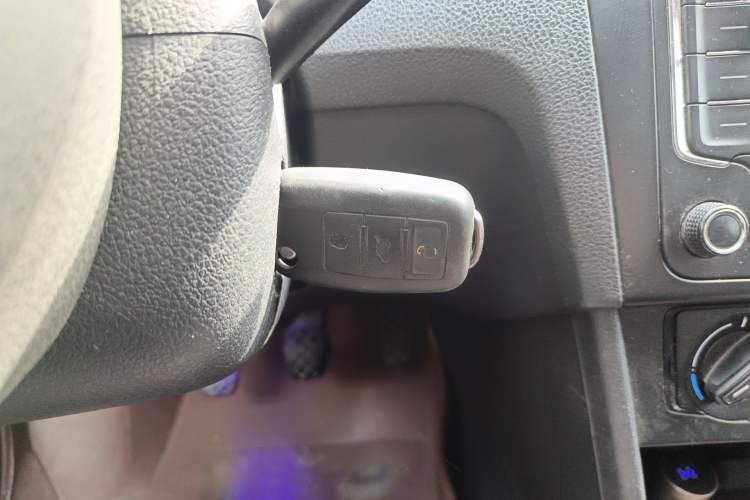 Used Volkswagen Santana 2013 1.4L Manual Fashion Edition
