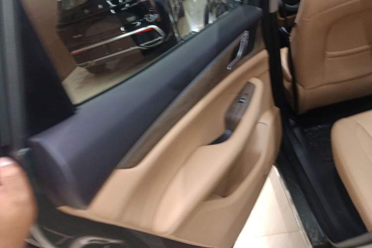 Used Landian E5 2023 1.5L DE-i 100KM Zhenxiang Edition 5-seater
