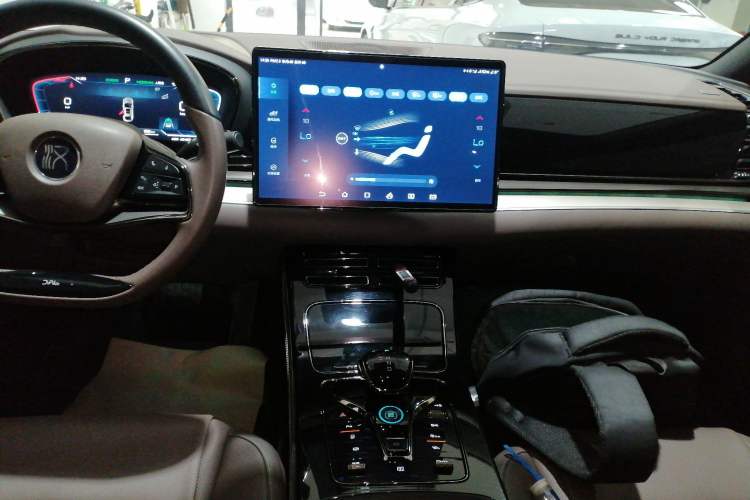 Used BYD Han 2023 EV Champion Edition 605KM Front-Drive Premium Model
