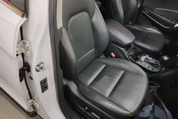 Used Hyundai Santa Fe 2013 2.0T Automatic All-Wheel Drive Top Trim