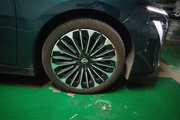 Used Nissan N7 2025 625 Max Right Front Wheel Hub