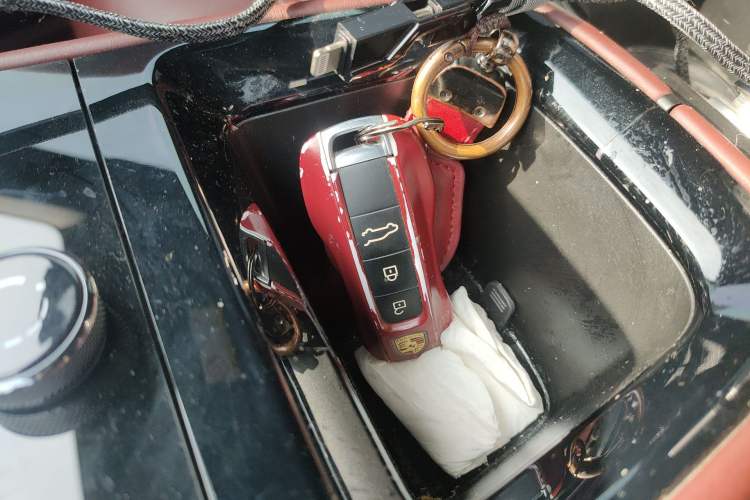 Used Porsche Cayenne 2024 Cayenne 3.0T Vehicle Key