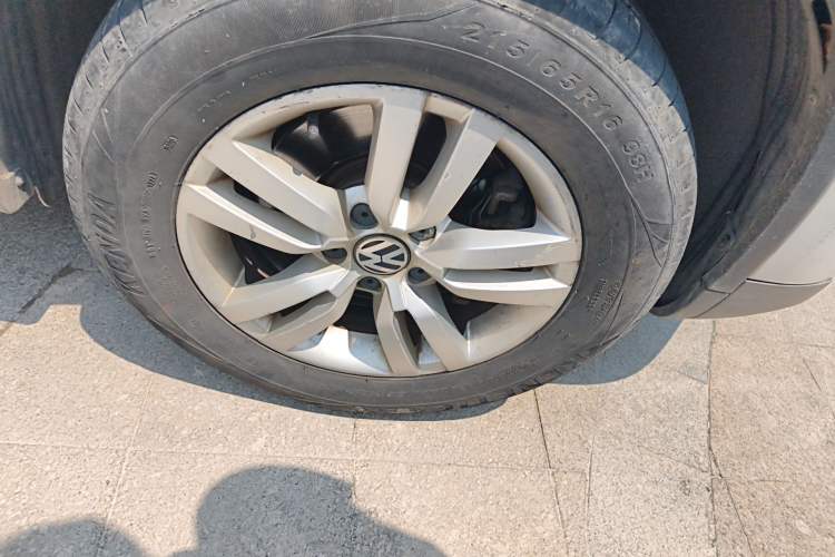 Used Volkswagen Tiguan 2015 1.8TSI Automatic Two-Wheel Drive Trend Edition Right Front Wheel Hub