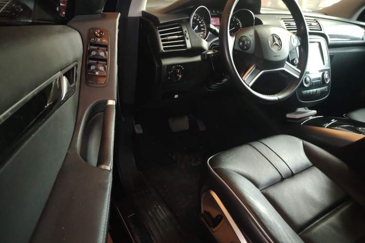 Used Mercedes-Benz R-Class 2017 R 320 4MATIC Business Edition Prestige Model Driver Seat