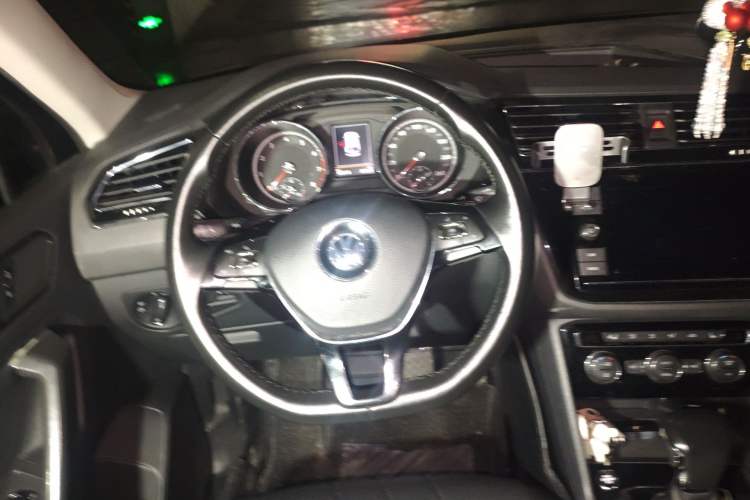 Used Volkswagen Tiguan L 2018 Facelift 330TSI Automatic Two-Wheel Drive Luxury Edition Steering Wheel