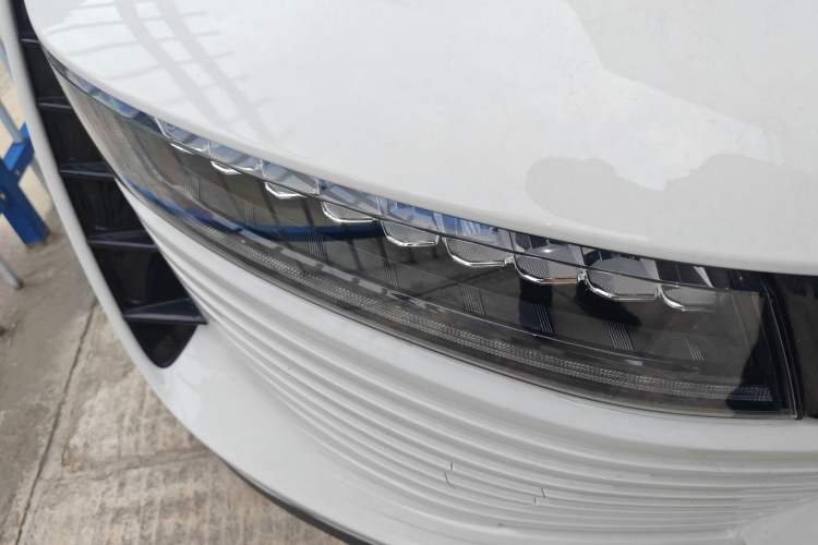 Used ORA iQ 2018 High-Range Version Smart Connectivity Model
