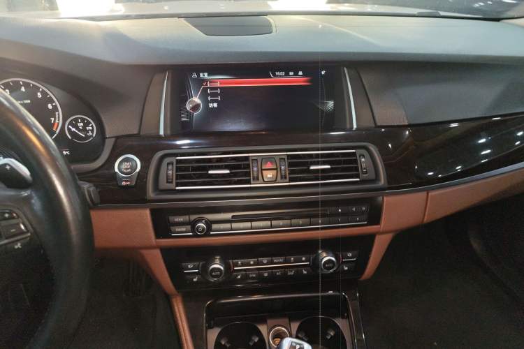 Used BMW 5 Series 2015 535Li Leading Model Audio And AC Panel