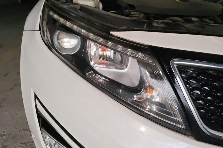 Used Kia K5 2014 2.0L Automatic PREMIUM Right Front Headlight