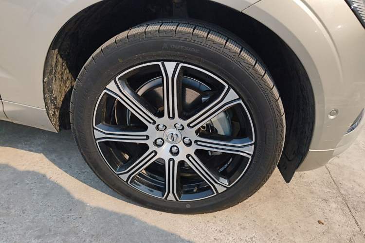 Used Volvo XC60 New Energy 2019 T8 E-Drive Hybrid Prestige Luxury Version China V Standard Right Front Wheel Hub