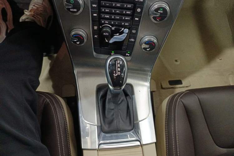 Used Volvo S60 2015 S60L 2.0T Zhiyuan Edition