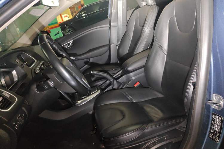 Used Volvo V40 2014 2.0T Zhiya Edition