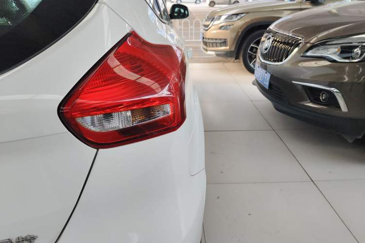 Used Ford Focus 2018 Hatchback Classic 1.6L Automatic Trendy SmartDrive Edition