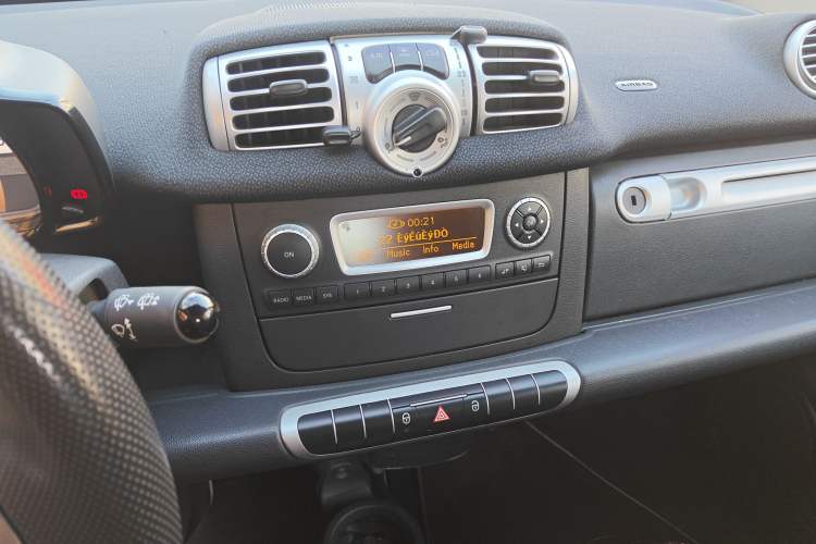 Used smart fortwo 2013 1.0 MHD New Year Special Edition
