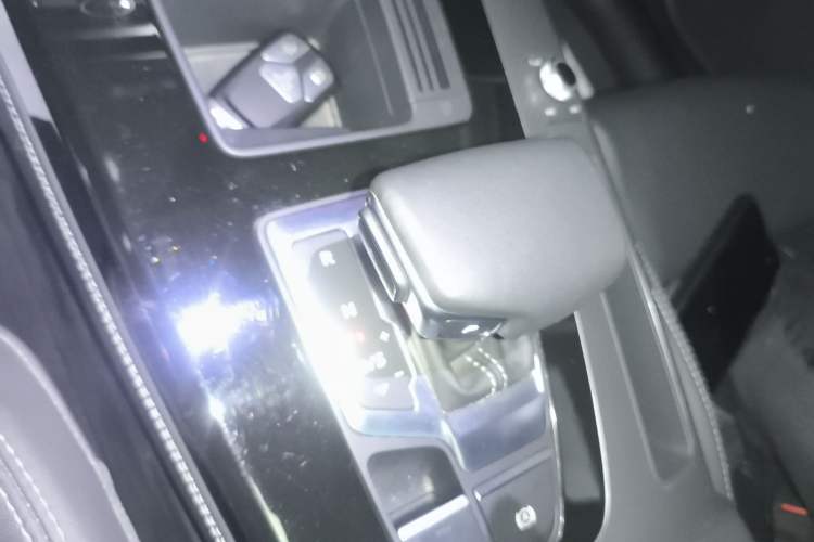 Used Audi Q5L 2022 Updated 40T Luxury Dynamic Edition Gear Lever