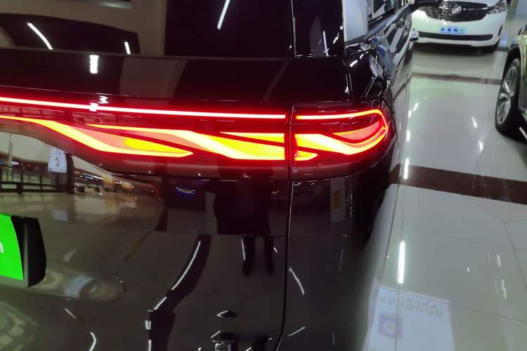 Used BYD Xia 2025 DM-i 1.5T 180km Beyond Edition Right Rear Taillight