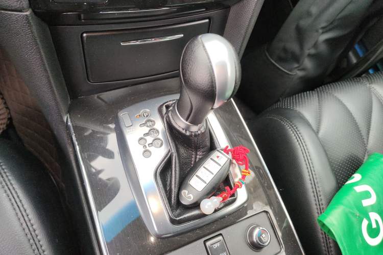 Used Infiniti QX70 2013 3.7L Standard Edition Gear Lever