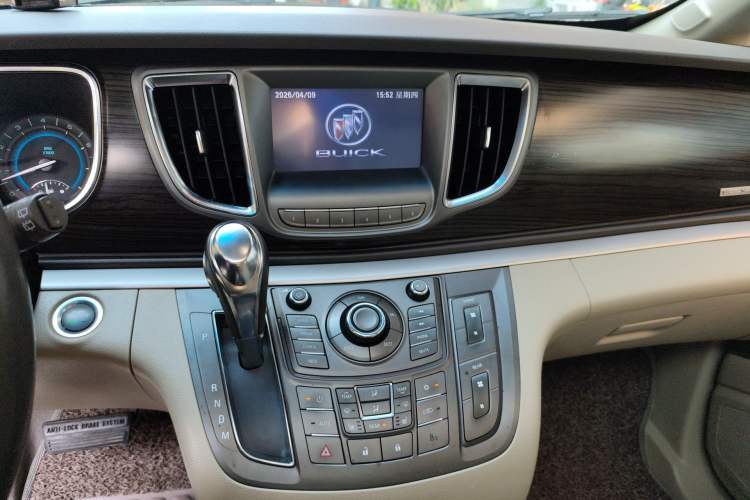 Used Buick GL8 2013 3.0L GT Luxury Business Haoya Edition Audio And AC Panel