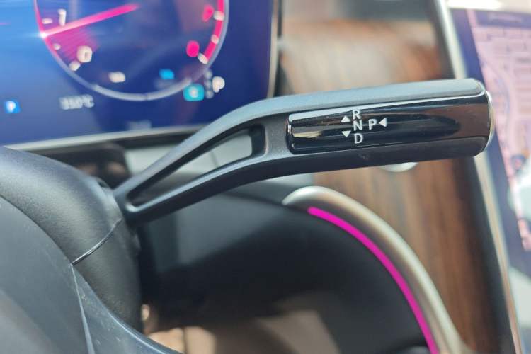 Used Mercedes-Benz GLC 2023 GLC 300 L 4MATIC Dynamic 7-Seater Gear Lever