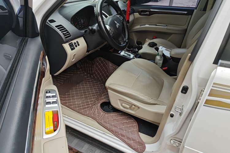 Used Mitsubishi Pajero Sport 2013 3.0L Automatic 4x4 Flagship Edition