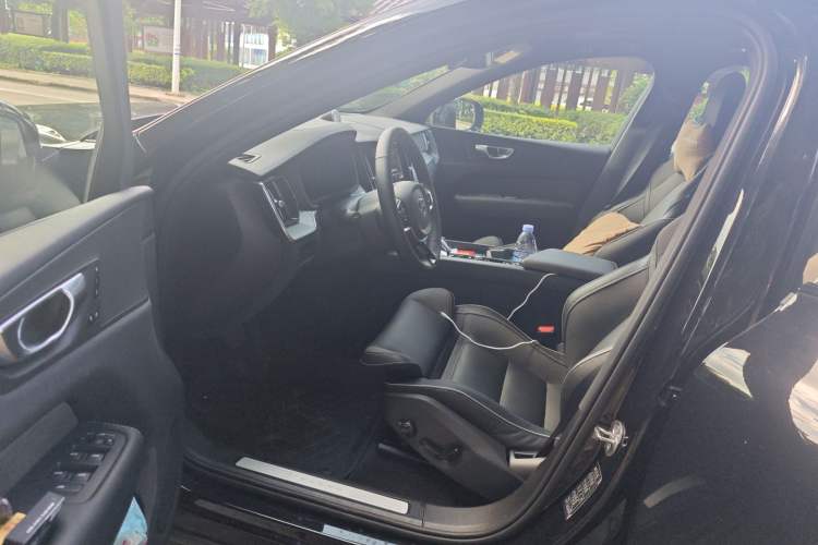 Used Volvo XC60 2025 B5 Four-Wheel Drive Smart & Advanced Midnight Black Edition