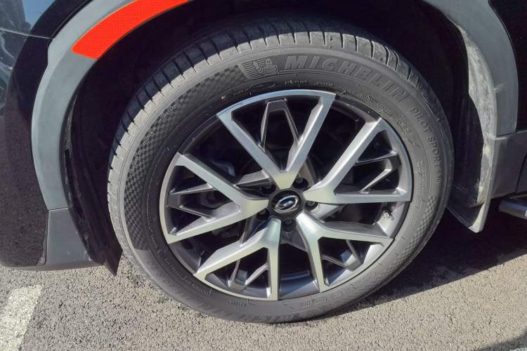 Used GAC Trumpchi GS8 2022 Linghang Series 2.0 TGDI Two-Wheel-Drive Luxury Smart Connectivity Version (7 Seats) Left Front Wheel Hub