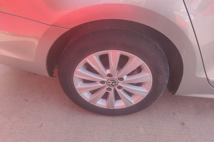 Used Volkswagen Sagitar 2016 230TSI 25th Anniversary Edition Right Rear Wheel Hub