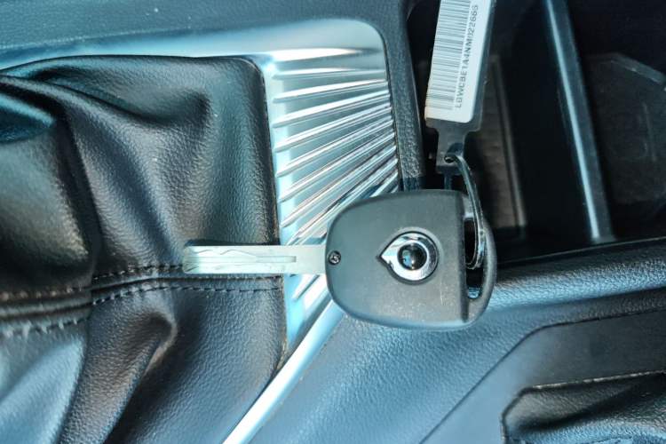 Used Great Wall King Kong Poer 2022 2.0T Manual Diesel Two-Wheel Drive Entrepreneurial Version Long Box Flat Bed – GW4D20M Interior 1