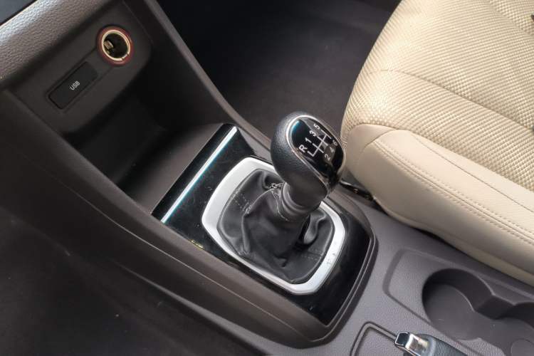 Used Baojun 310W 2017 1.5L Manual Comfort Version China VI Emission Standard
