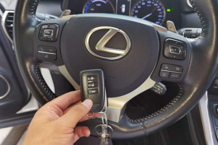 Used Lexus NX 2018 300h Front-Wheel-Drive FENGSHANG Version China V Emission Standard
