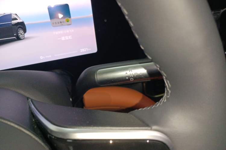 Used Hima AITO M9 2025 Extended-Range Max Version 52 kWh 6-Seater Edition Gear Lever