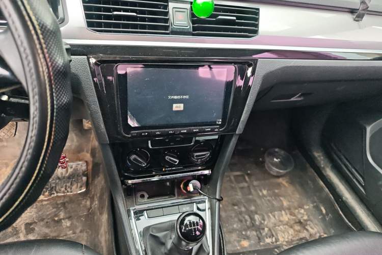 Used Volkswagen Bora 2016 1.6L Manual Comfort Model Audio And AC Panel