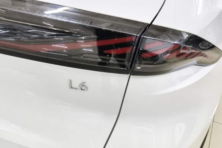 Used Geely Galaxy L6 2023 125km Starship
