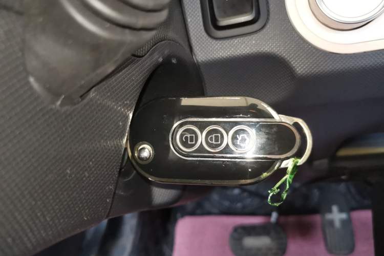 Used Wuling Hongguang MINIEV 2022 Macaron Premium Model – Lithium Iron Phosphate Vehicle Key