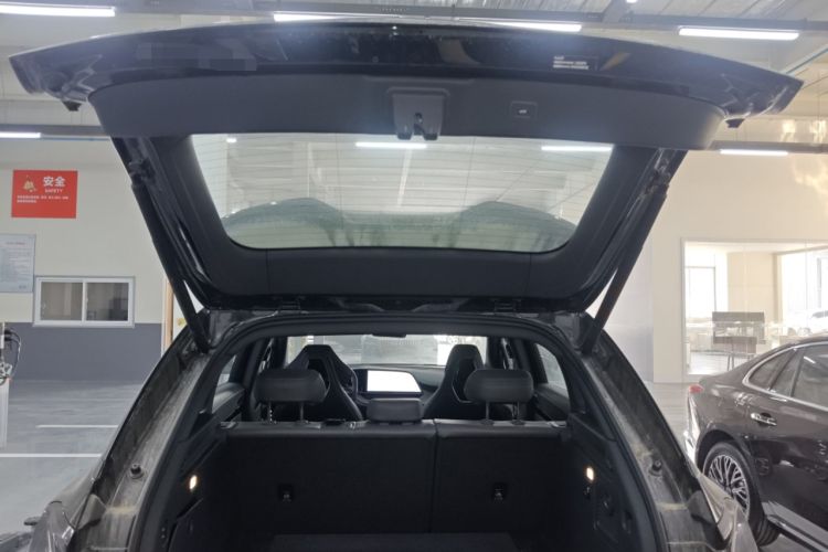 Used Hongqi Tiangong 08 2025 680 Ultra Four-Wheel-Drive Version Trunk