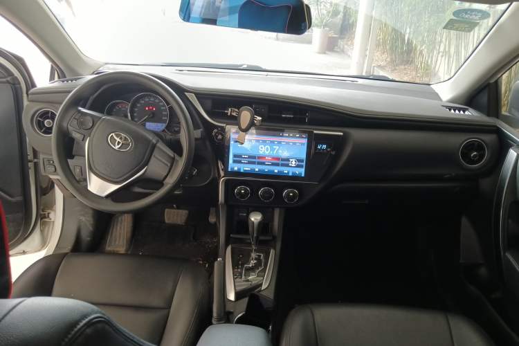 Used Toyota Corolla 2017 Revised Version 1.2T S-CVT GL Center Console